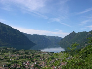 panoramica del lago d&acute;Idro